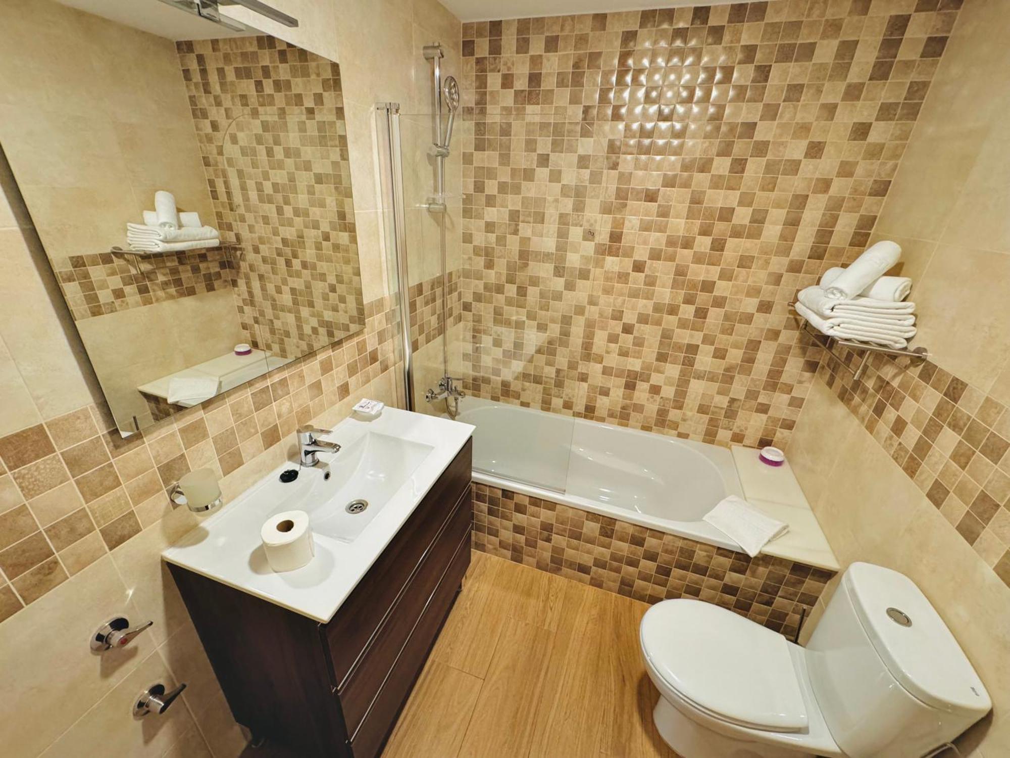 Pueblo Evita Premium Suites Беналмадена Екстериор снимка
