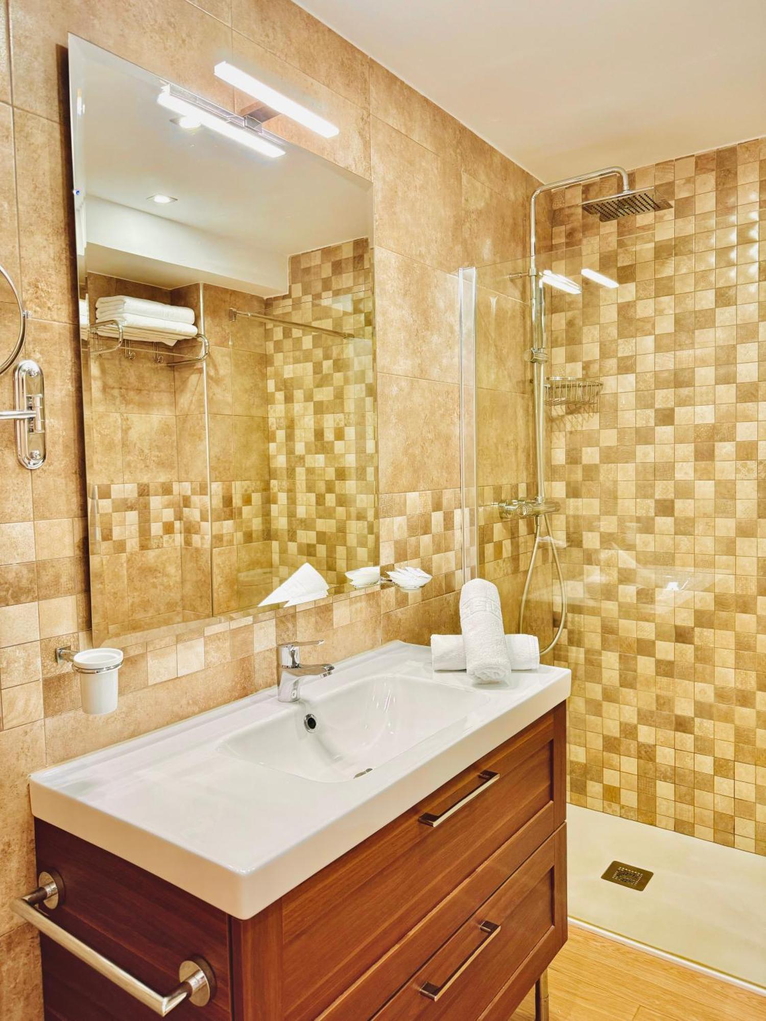 Pueblo Evita Premium Suites Беналмадена Екстериор снимка