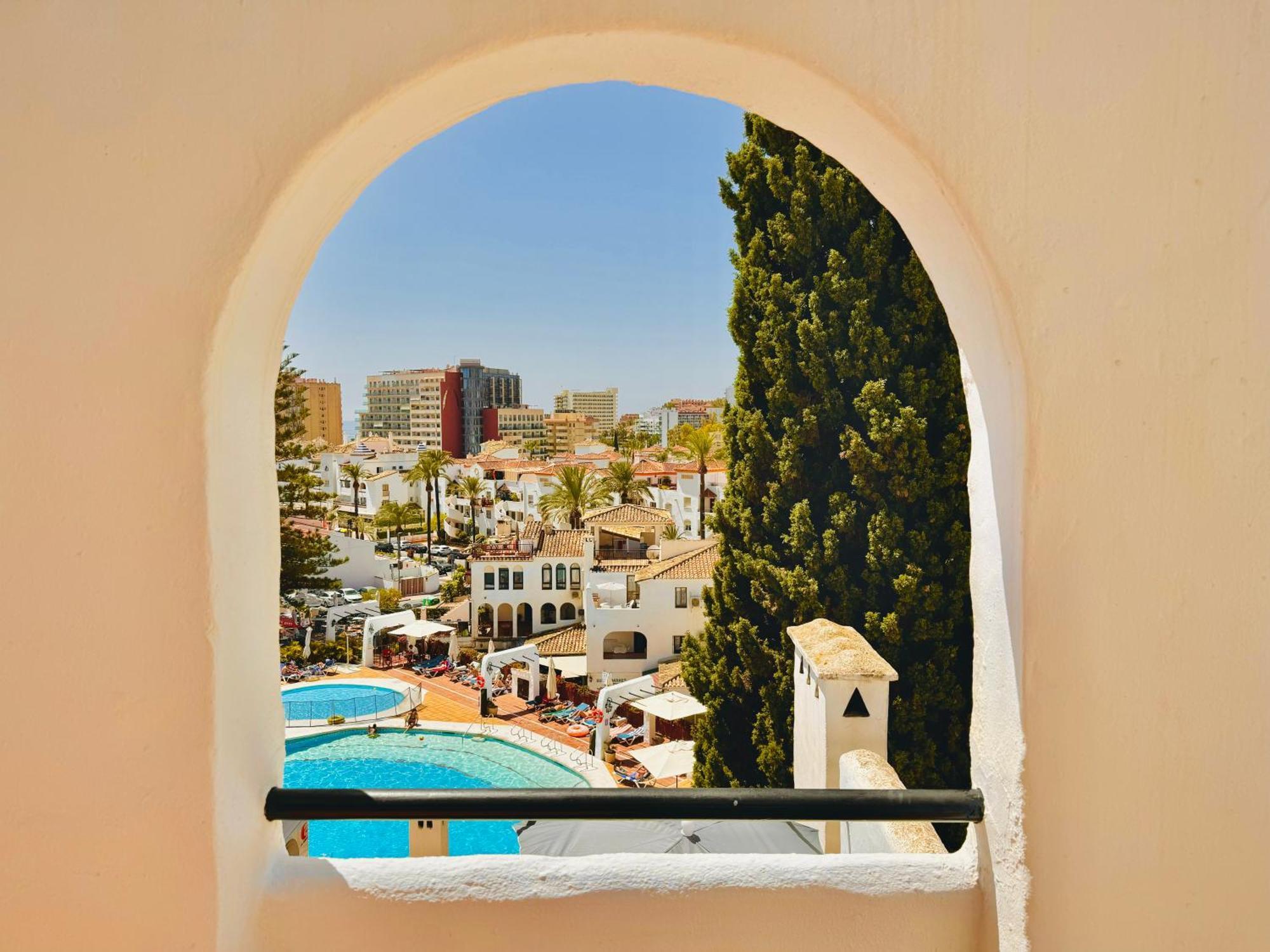 Pueblo Evita Premium Suites Беналмадена Екстериор снимка