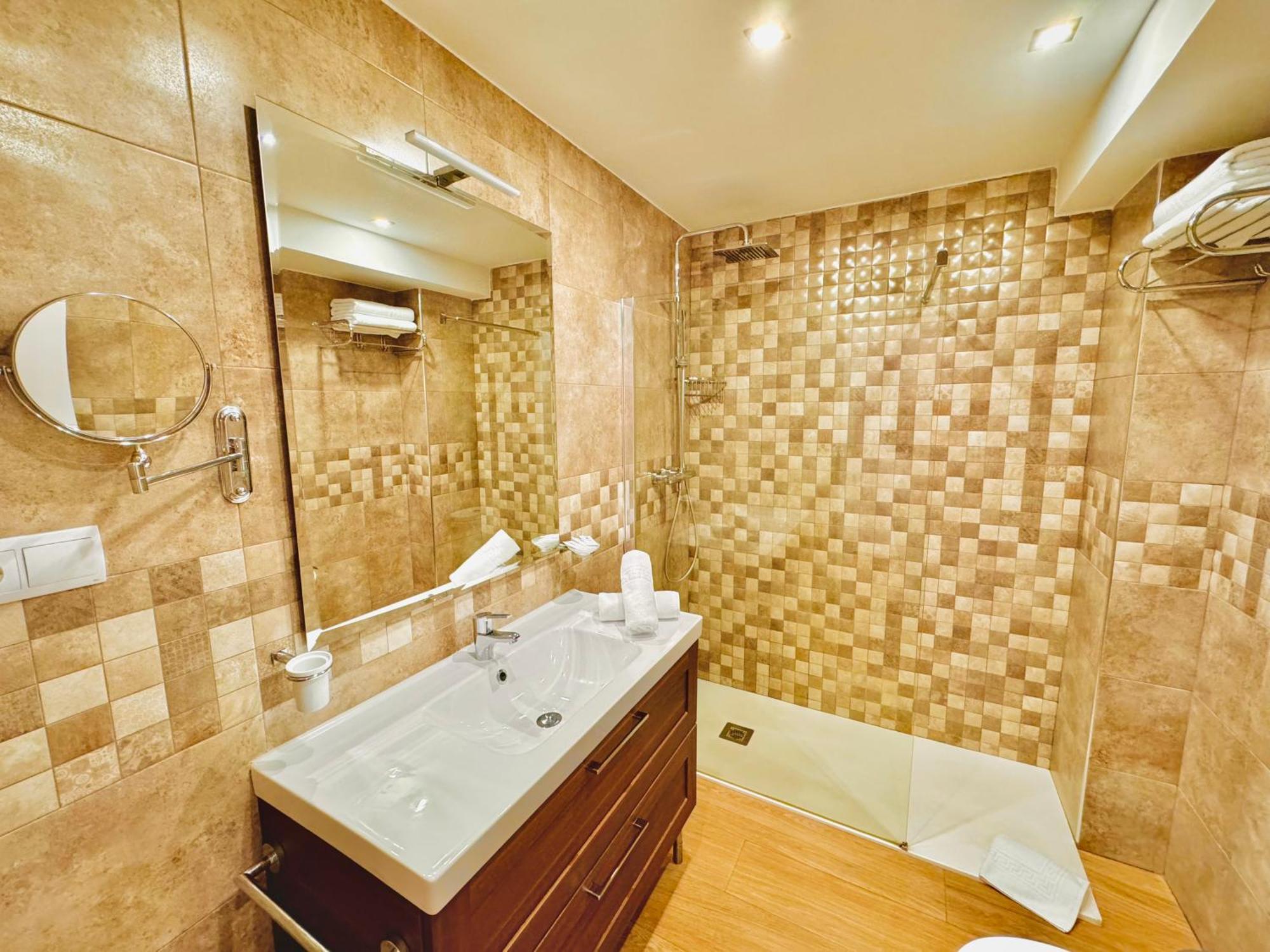 Pueblo Evita Premium Suites Беналмадена Екстериор снимка