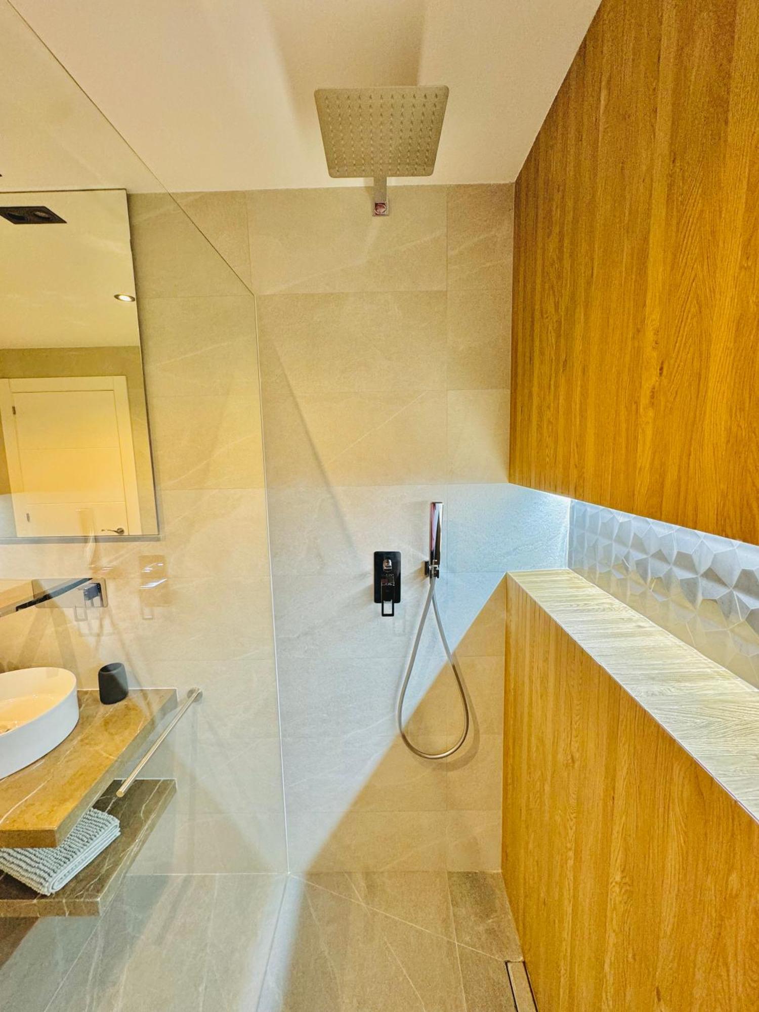 Pueblo Evita Premium Suites Беналмадена Екстериор снимка